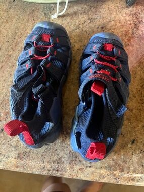 Kids keen sandals almost new